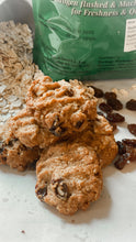 Load image into Gallery viewer, คุกกี้นิวยอร์คสไตล์โอ๊ตมีลวอลนัทลูกเกด Levain Oatmeal Walnut Raisin Cookies